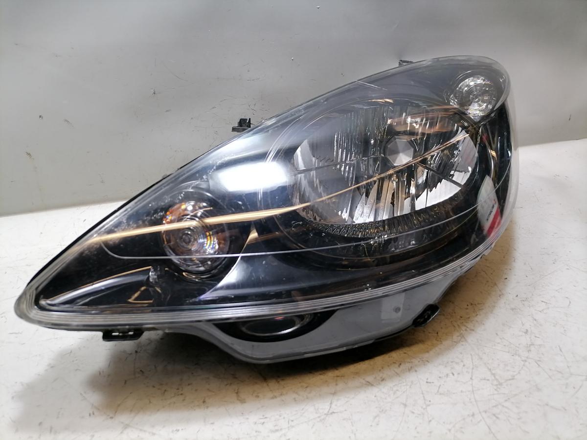 Peugeot 1007 original Scheinwerfer vorn links Halogen schwarzer Hintergrund Bj.2006
